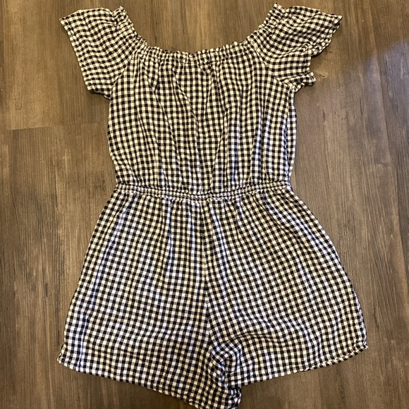 Off Shoulder Gingham Romper - Picture 4 of 4